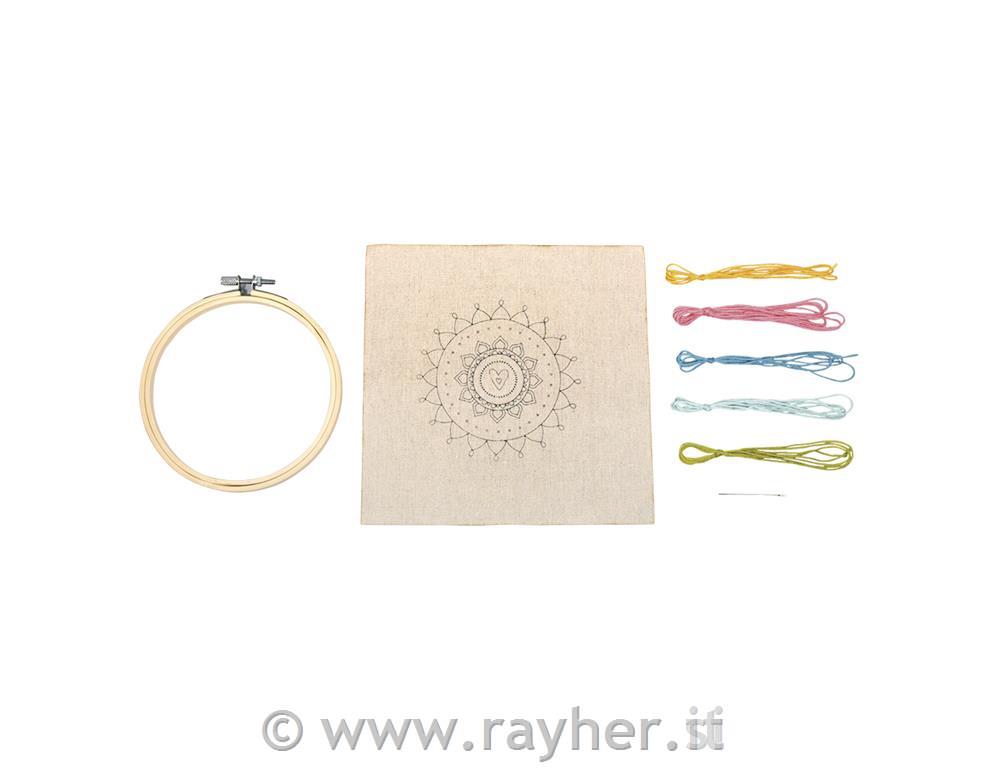 Set cornice ricamo bambu, 13cm , con accessori, bus.blis. 1set