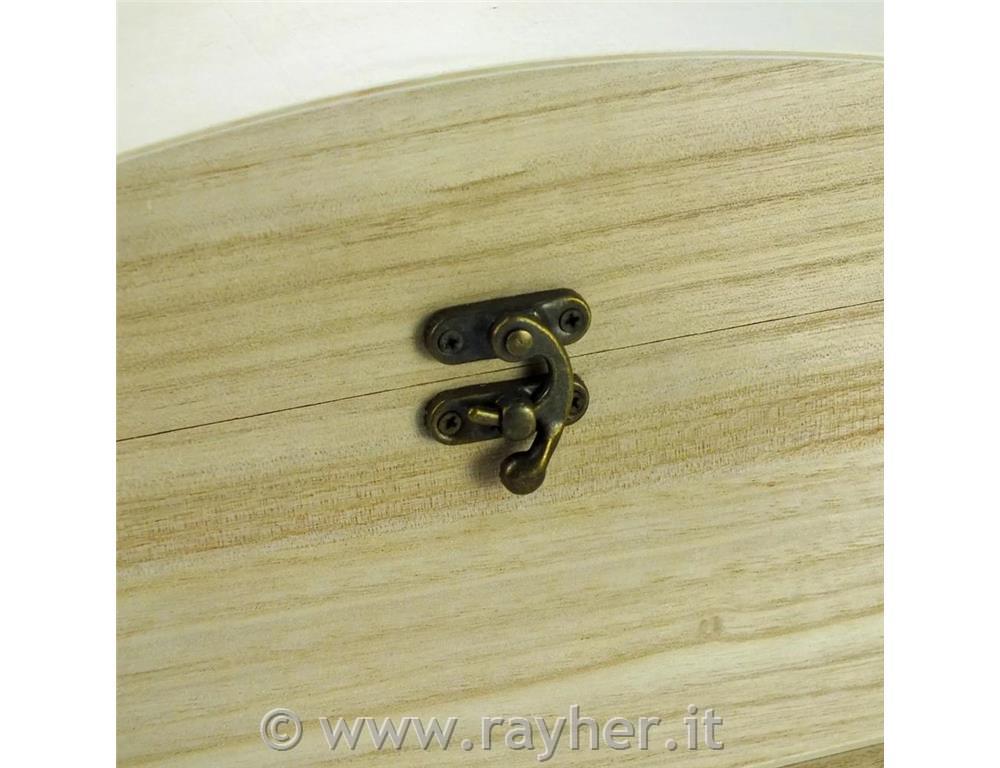 Lesena skrinja z zarezo