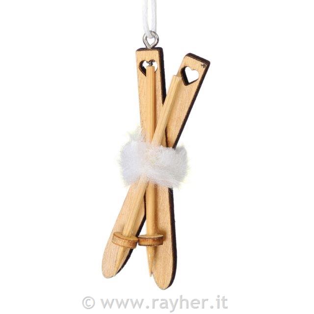 Set di 4 sci e racchette in legno.