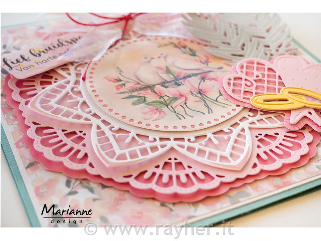 Creatable Die:Elegant circle with hearts