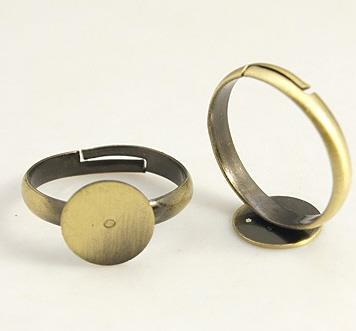 ANELLO CON BASE PIATTA, BRONZO ANTICO