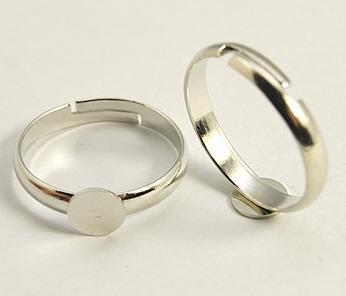 ANELLO CON BASE PIATTA, PLATINO, 17MM