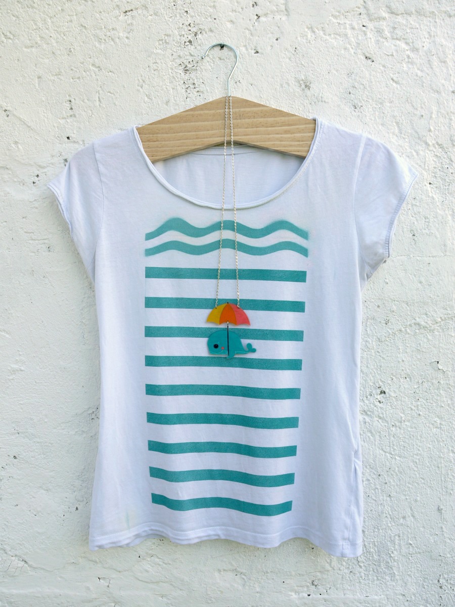 POLETNA MAJICA IN NAKIT