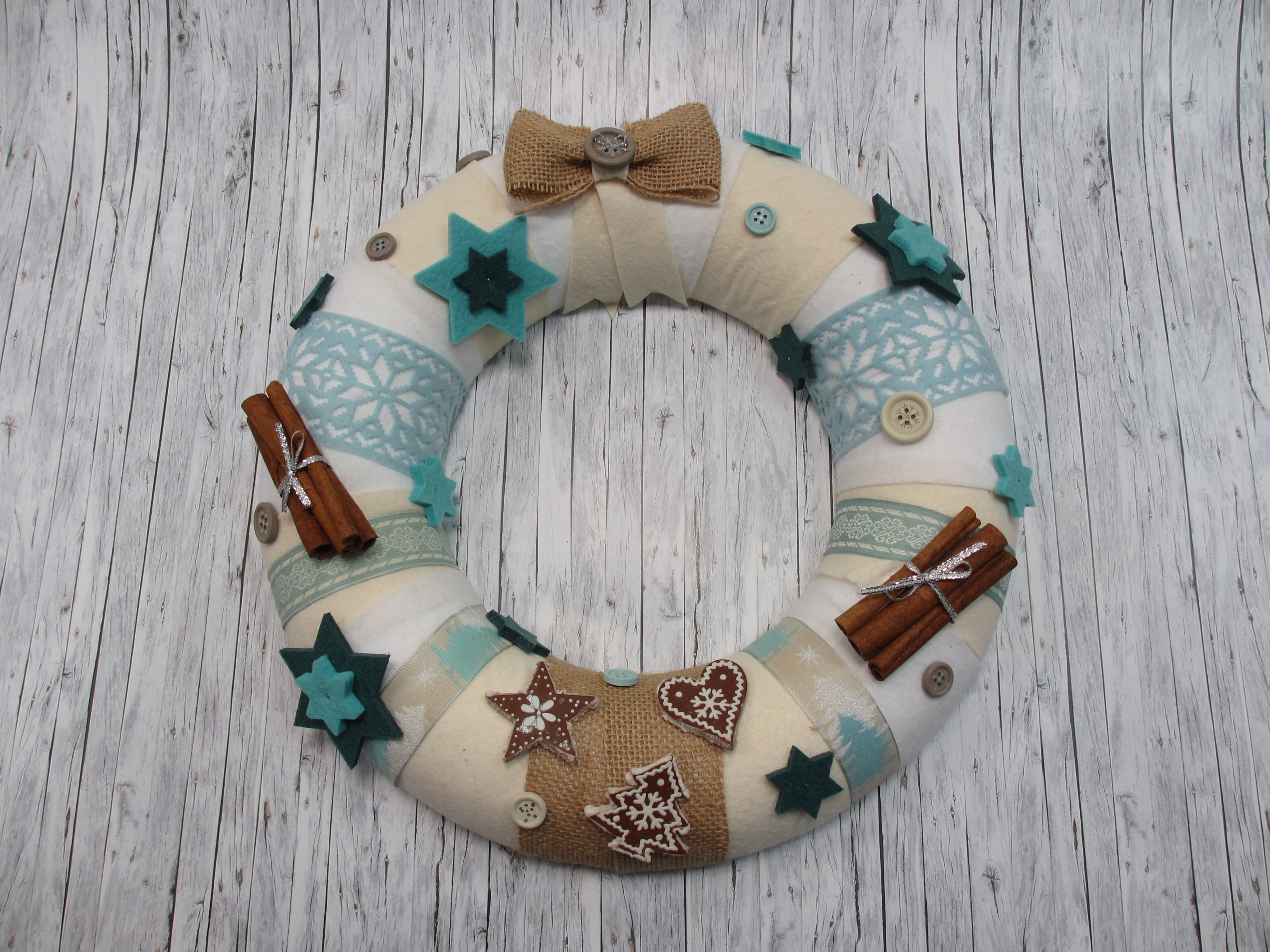 VENČEK S FILCEM, Venček, obložen z barvnimi kosi filca