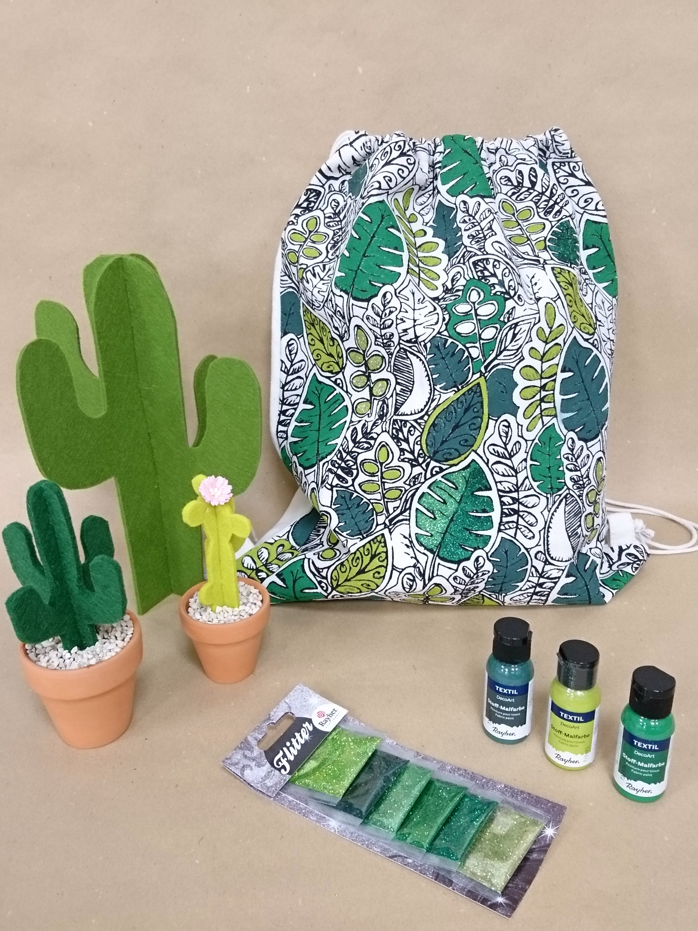 TROPSKI NAHRBTNIK, Poslikava nahrbtnika z barvami za tekstil