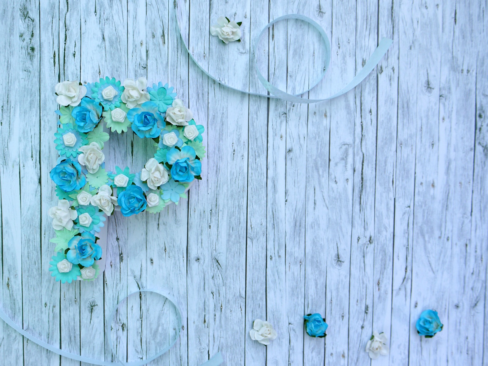 P KOT POMLAD, Dekoracija za praznovanja