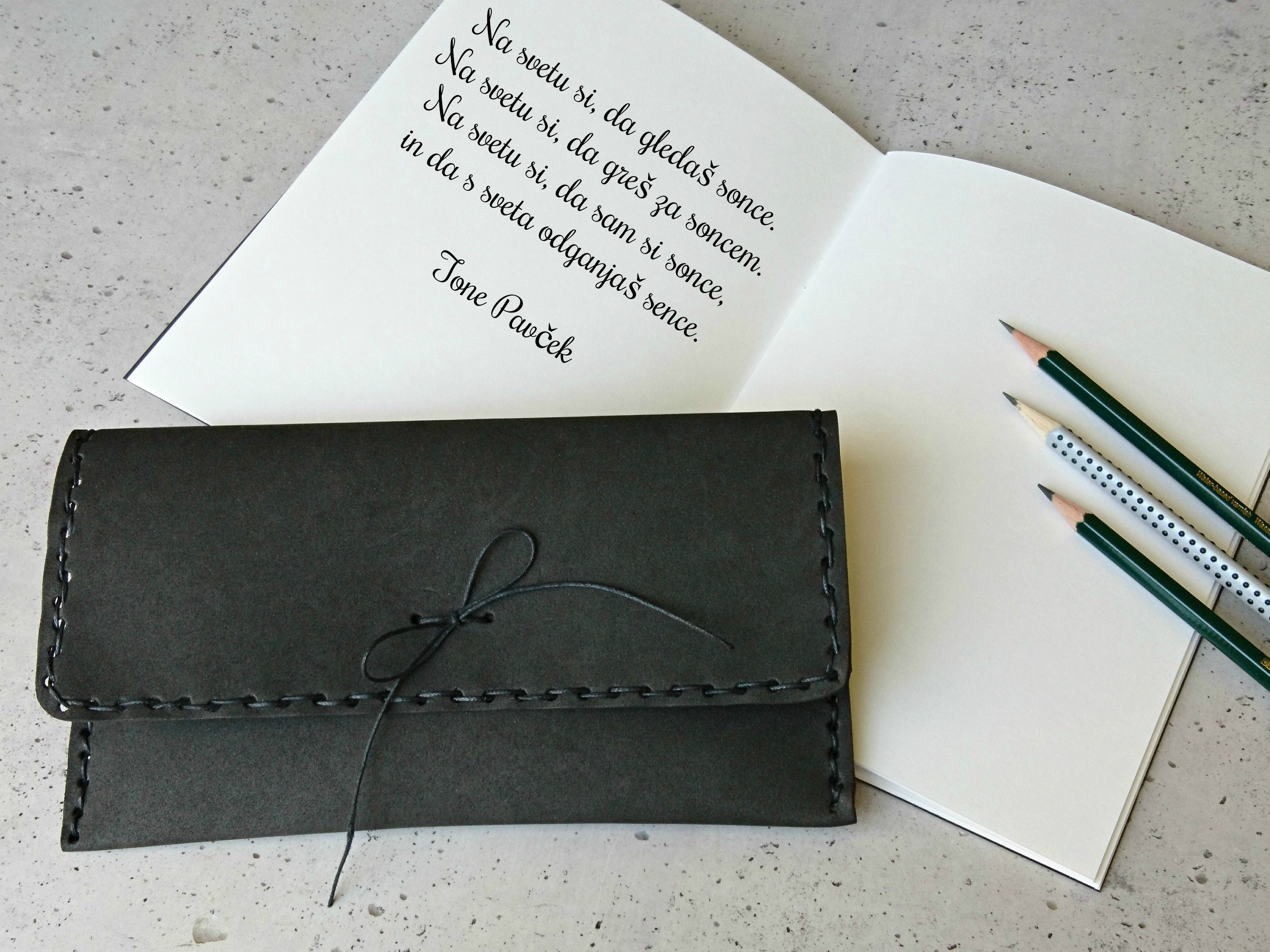 PUŠČICA / ETUI IZ PENASTE GUME